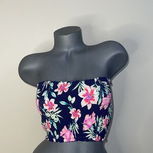 Victoria’s Secret pink Top Strapless Unlined. Small or medium